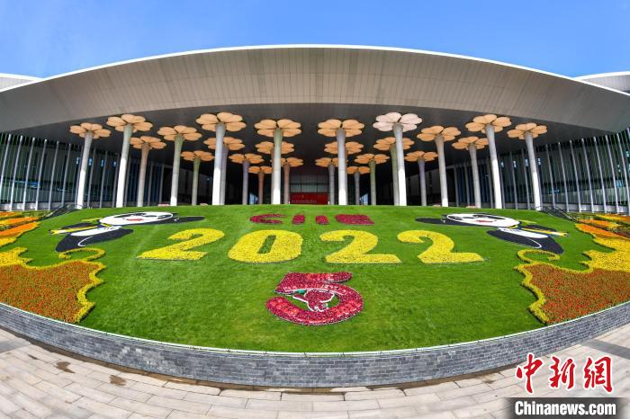 第五屆進博會場館景觀裝飾全面定妝?！￡悏魸?攝